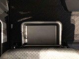 収納ボックスがついており便利に使用出来ます。