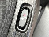 ●フロントシートヒーティング:運転席・助手席共に三段階で調節が可能なシートヒーターを装備しております。季節を問わず快適にご使用いただけます。