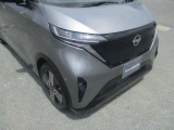明るいLEDヘッドライト採用で夜の運転も安心です。フォグランプもついていて、霧の中でも明るい視界を確保します。