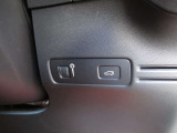 テールゲートには、車内からもスイッチ一つで開閉可能な電動開閉機能を装備。