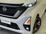 前方や対向車部分だけ切り分けてハイビームになるアダプティブLEDヘッドライトです。