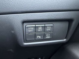 誤発進抑制機能など、毎日の安心をサポートする技術を搭載。Features like mis-start prevention support daily safety.