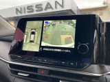 ■アラウンドビューモニター■クルマを真下から見下ろしているかのように周囲の状況を直感的に把握し、安心して駐車が出来ます。