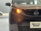 夜間走行の様々な局面に対し、LEDヘッドランプで視認性をしっかり確保。ハロゲンヘッドランプのおおよそ2倍の光量で、広範囲に明るくドライバーをサポートしてくれます。