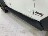 『ジープ厚木』へのアクセス。圏央道『圏央厚木IC』より車で3分。『海老名駅』または『本厚木駅』からバスで20分。見学や試乗、購入相談など、様々なサービスを通して「ジープのある生活」を体感いただけます