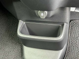 身のまわりの小物類がすっきり収まる、「使える」サイズの収納を数々装備。