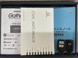 スマートキーは鍵をバッグに入れたままでもドアロックの開閉やエンジンのON・OFFができます。夜間や雨の日も鍵を探さなくて良いので便利です。