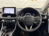 ステアリングスイッチにて走行中に視線を外すことなく、インフォメーションディスプレイやオーディオ操作ができます。視線移動が少ないので、快適で安全なドライビングに貢献します。
