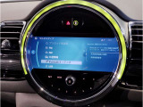 【Bluethooth接続可能】お手持ちの端末をiDriveと接続可能で御座います。お気に入りのミュージックを流しながらのドライブや、運転中の着信時などに接続していると非常に便利で御座います。