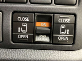 【両側電動スライドドア装備】後部座席の乗り降りも楽々です。運転席からスイッチ一つでスライドドアの開閉もできます♪大変便利な装備です。