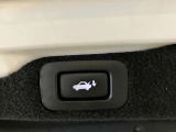 パワーバックドアがついているのでバックドアの開け閉めもボタン一つで行えます。