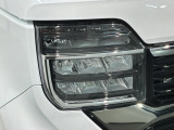 LEDヘッドライトは、点灯の瞬間から最大光量を発揮し、突然暗くなるトンネルなどでの安定感を高めます。