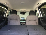 後部のシートを倒すとこんなに広々空間が!大きなお荷物を乗せる時でも心配ありません!