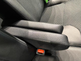 運転席・助手席センターアームレストが付いてます♪