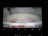バックモニター装着車は後退時の強い味方です♪車庫入れや縦列駐車の際、後退操作の参考になるガイドラインをナビ画面に表示します。