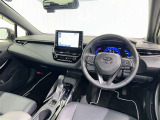 運転席まわりです。 各操作スイッチは使いやすい位置に配置されてます。