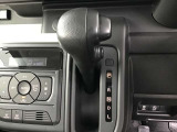 オートマのシフトレバーは操作しやすい位置にあります☆