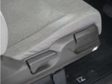 ◆シートハイトアジャスター◆運転席を上下に高さ調節ができます!運転ポジションを体格に合わせてシート調整できます。