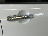 品質へのこだわり!フロアマットやシートなど車内をキレイに清掃し、ニオイや汚れなどを徹底的にクリーニングしてもらっております。室内はピカピカです☆