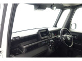 『運転席・インパネまわり』ハンドルやシートなども隅々までプロによる除菌クリーニング済み☆キレイな車内でドライブがより一層快適にお楽しみいただけると思います!