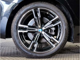 アウトバーンの走行を見据えたBMWの足回りは高い走行性能にこだわりが御座います。