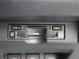 高速道路上に設置されたITSスポットと双方向通信を行うETC2.0ユニットは、ETC機能に加え、安全運転をサポートする交通情報を提供します。