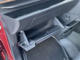 車検証や小物などの収納スペースがたくさん用意されています!