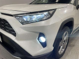 LEDヘッドライトです。デザイン性がよくとても明るいので、夜間の走行や悪天候でも安心です。しかも長寿命!
