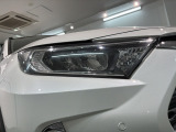 LEDヘッドライトは、点灯の瞬間から最大光量を発揮し、突然暗くなるトンネルなどでの安定感を高めます。