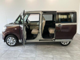 お客様にぴったりなおクルマをお選びいただけますように様々な展示車をご用意致しております!ダイハツの軽自動車だけではなく、他メーカー車やコンパクトカー・ミニバンなども数多く取り揃えております!