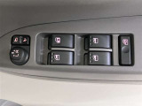 パワーウインドウは運転席ワンタッチ式になっています。挟み込み防止機能付きなので小さなお子様やペットの安全も確保します。