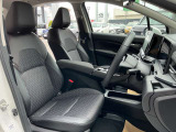 運転席・助手席は、ゆったりと座れるサイズで、長時間の運転でも快適です。