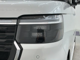 LEDヘッドライトは、点灯の瞬間から最大光量を発揮し、突然暗くなるトンネルなどでの安定感を高めます。