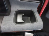 運転席の近くにドリンクホルダーがあるのでとても便利です。