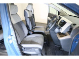 すわり心地の良い運転席・助手席です。長時間のドライブの疲れ軽減に貢献します。どうぞ快適なドライブを♪