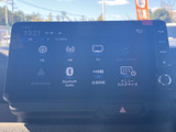 多彩なソースからお好みの音楽を楽しめます。ラジオ、CD、Bluetoothなど、様々なメディアに対応しています。