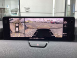 【360&deg;ビューモニター】  とても分かりやすい、クルマの上から見下ろしたような映像で、駐車サポートをしてくれます。