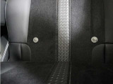 ◆ISOFIX◆シートベルトいらずでチャイルドシートと固定金具を連結するだけでガッチリ固定できます。