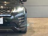 フロント、リアすべてのエクステリアライトにLEDライトを標準装備。LEDライトは長寿命で消費電力も少なく、燃費の向上につながります。また、自然光に近い光を放ち、夜間運転の疲労を軽します。