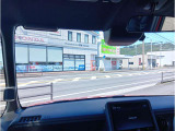 助手席側からも開放感があり、快適な車内をご提供できます!