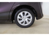 純正15インチスチールホイルでフルキャップです。タイヤサイズは185/60R15になります♪