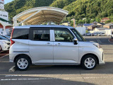 シートを外して室内をすみずみまで洗浄&消臭。ボディやタイヤはもちろん、エンジンルームまで洗浄しています。