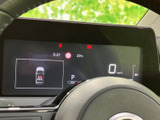 視認性の高いメーターデザイン。重要な情報を一目で確認でき、安全運転に貢献します。