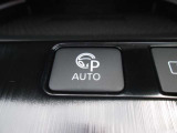 スイッチを押している間駐車をサポートします