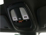ルーフにあるボタンは、車両が始動しない場合、パンクした場合、または事故に遭った場合などの緊急時に支援の要請に使用できるため、安心感を高めることができます。