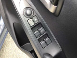パワーウィンドウやドアミラーのスイッチ等は運転席右側へ集中してます