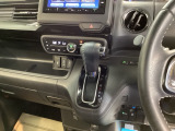 運転席周辺のスマートなレイアウトが、操作のしやすさを実現。快適なドライブをサポートします。