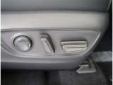 運転席にはパワーシート装備です!