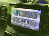 テレビやディスク、iPod、Bluetoothなど、複数の音源を画面から選択できます。普段利用する機器に合わせて切り替えられ、車内での音楽時間を気軽に楽しめます。