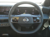 プロパイロット2.0(高速道路のナビ連動ルート走行と同一車線でのハンズオフ機能を同時採用しております。最先端の技術を乗りこなす新しいドライビングプレジャーです。